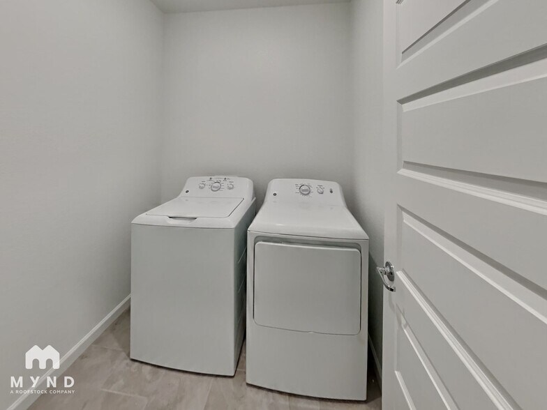 Building Photo - 1688 Bullock Dr