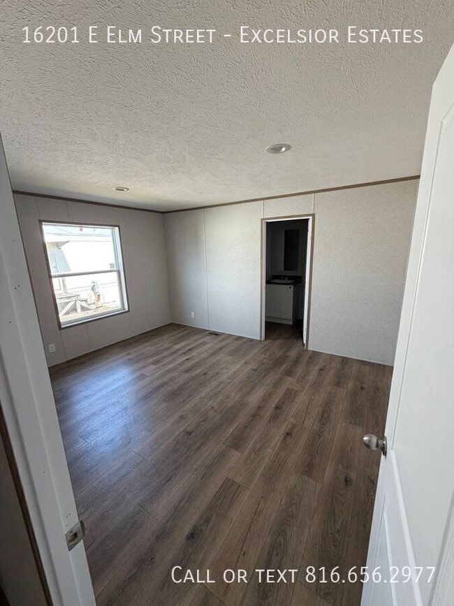 Building Photo - 16201 Elm St