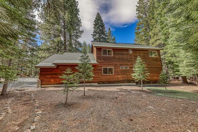 Building Photo - 11400 Thelin Dr