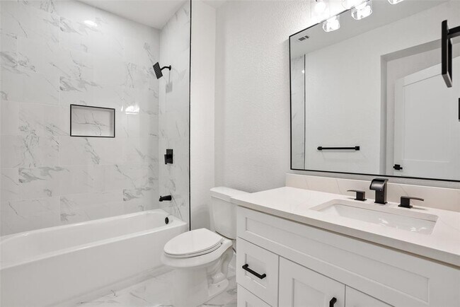 Building Photo - 4231 Westlake Dr