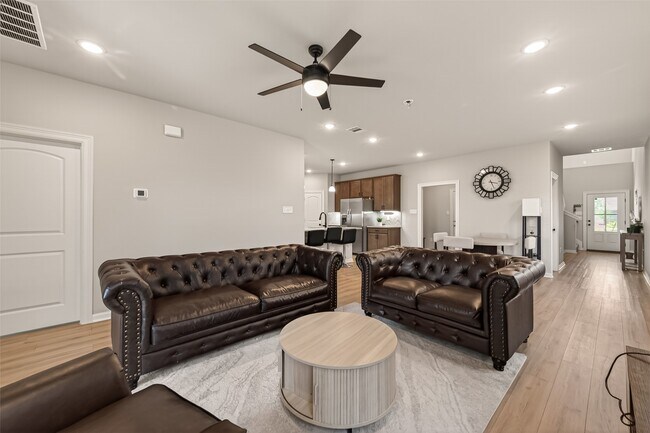 Building Photo - 1010 Gentle Nook Dr