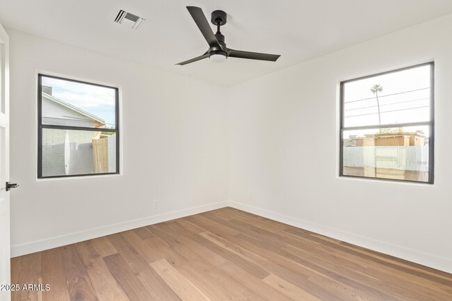 Building Photo - 9042 N 3rd Ave