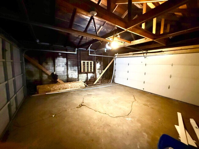 Building Photo - 1715 Thomas Ave