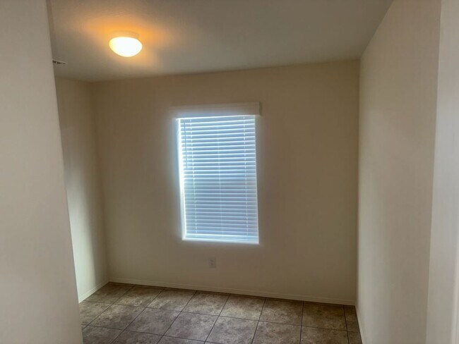 Building Photo - 1111 N Lamb Blvd