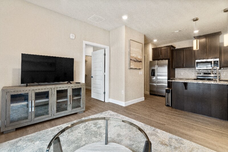 Building Photo - 1501 SW Aileron Cir