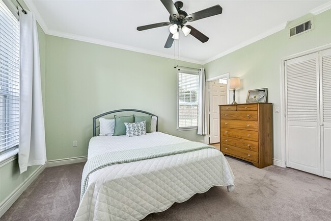 Building Photo - 7000 Seawall Blvd