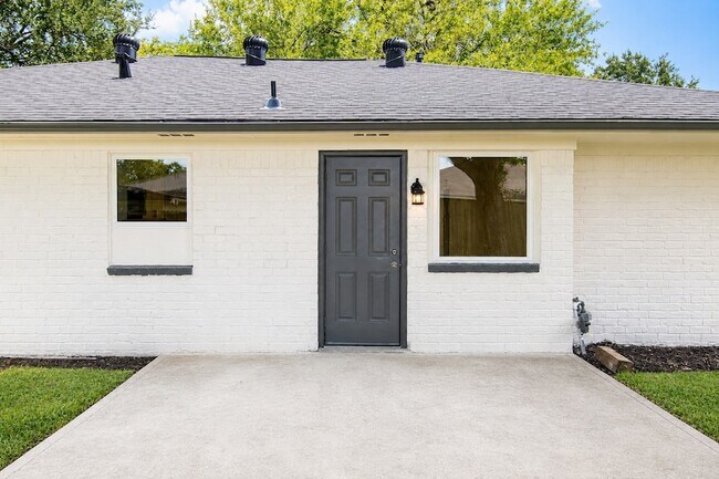 Building Photo - 13619 Elm Ct