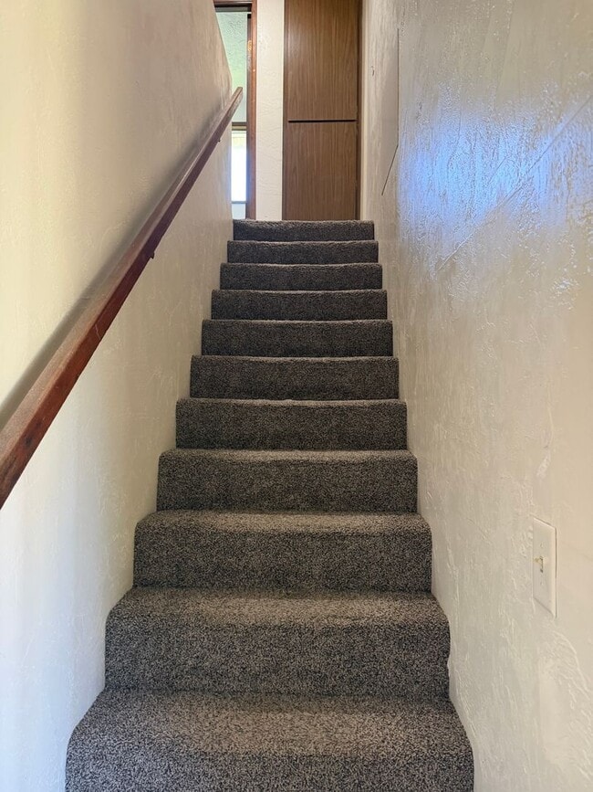 Building Photo - Great Duplex!