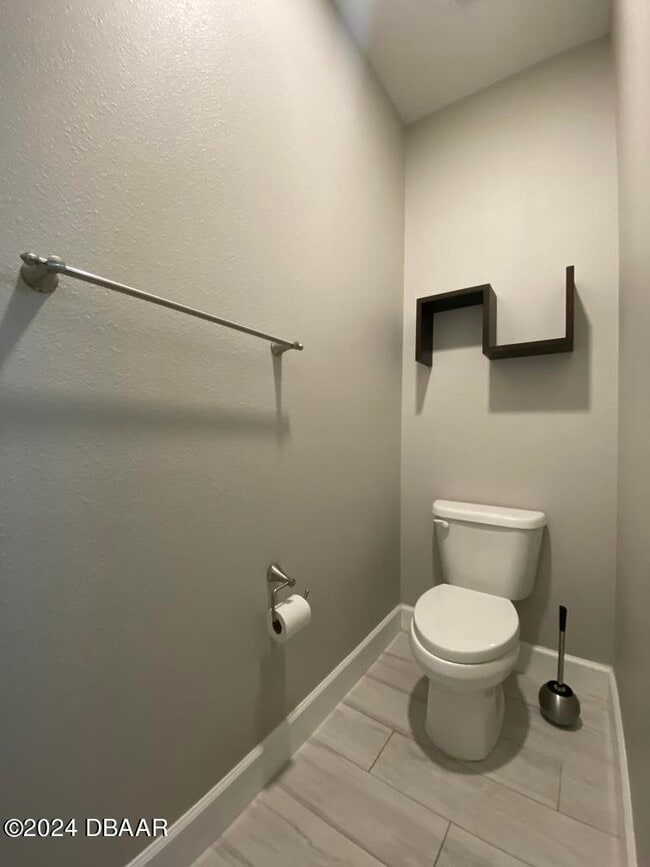 Building Photo - 272 Catriona Dr