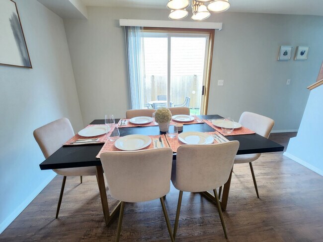 Building Photo - 15904 Admiralty Way