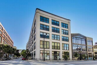 Building Photo - 2303 S Michigan Ave