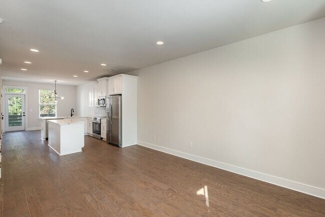 Building Photo - Townhome in West Charlotte