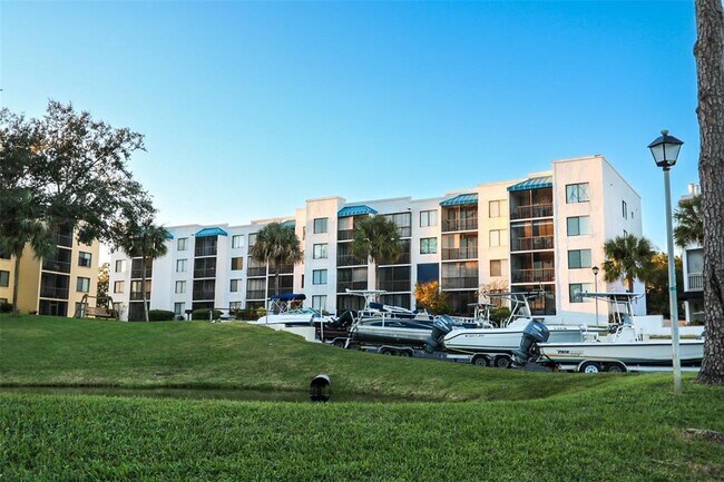 Building Photo - 2424 W Tampa Bay Blvd