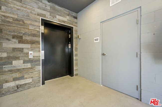 Building Photo - 6925 Knowlton Pl