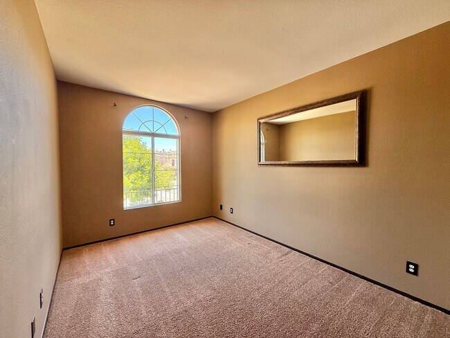 Building Photo - Luxurious Tuscan Style Villa in San Diego - Entertainers Dream!