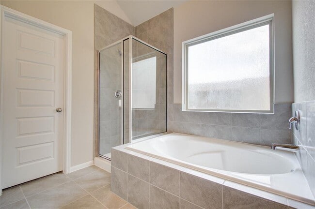 Building Photo - 8411 Baywatch Cir