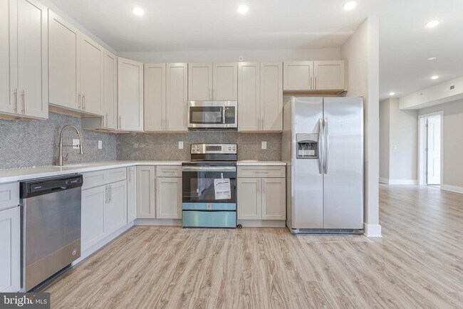 Primary Photo - 2162 E Norris St