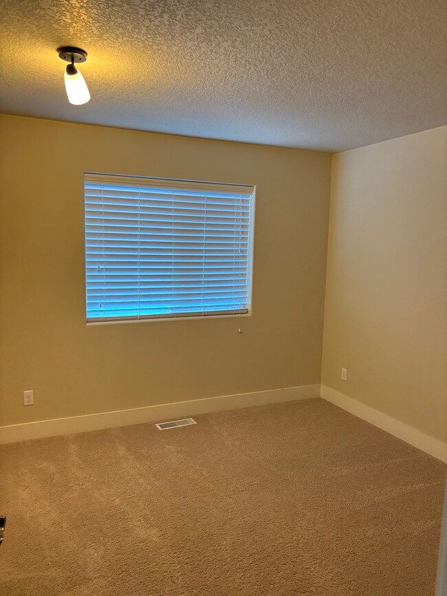 Building Photo - 14319 SW Rancher Ln