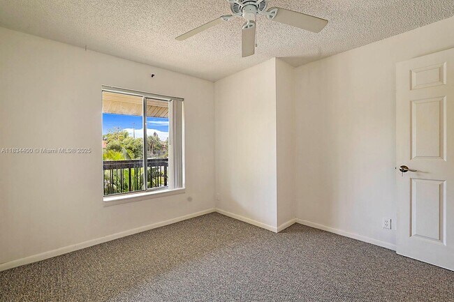 Building Photo - 6568 Chasewood Dr