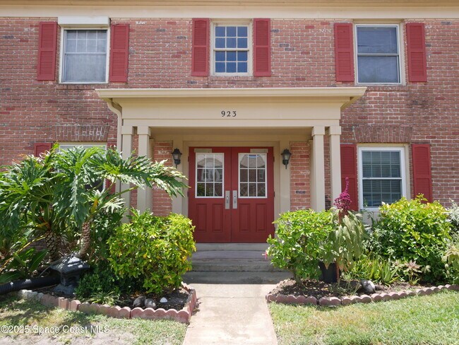 Primary Photo - 923 S Colonial Ct