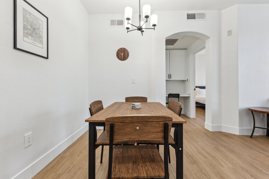 Building Photo - 9450 W Cabela Dr