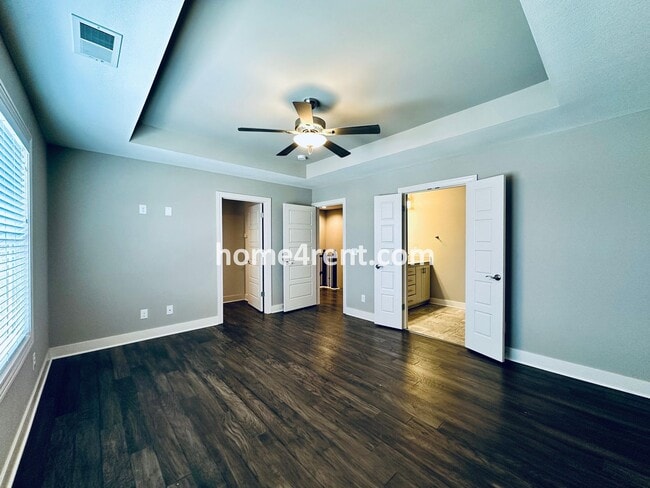 Building Photo - Stunning, Maintenance Free Townhome in Desoto w/ an Elegant Kitchen and Wood Floors Throughout!