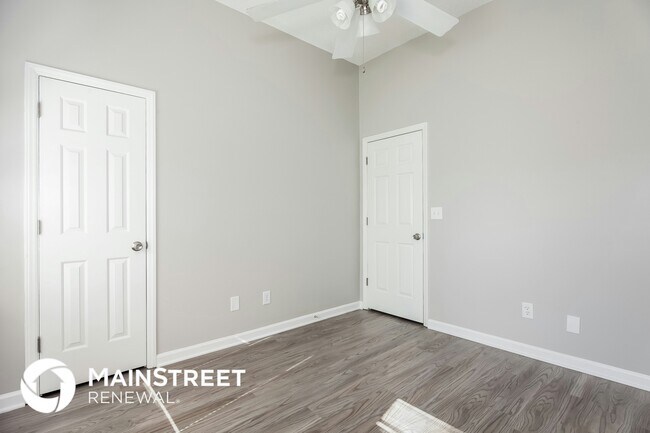 Building Photo - 10300 Northwoods Forest Dr