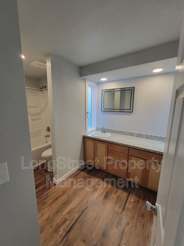 Building Photo - 3141 N Shore Dr SE