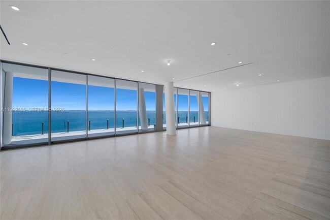 Building Photo - 5 Grove Isle Dr