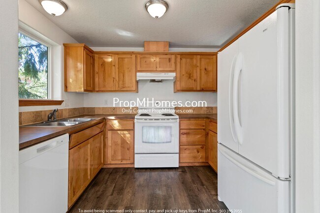 Building Photo - Charming Three Bedroom Newberg Home - Corner Lot!