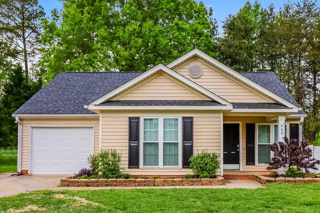 Building Photo - 660 Rebecca Jane Dr