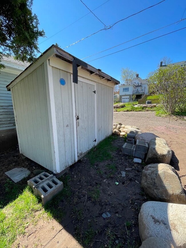 Building Photo - Available Sept 6! - Beautiful 4 Bed 3 Bath