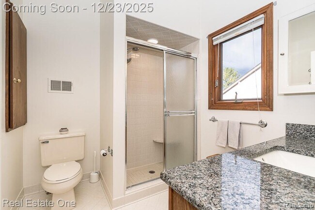 Building Photo - 1574 Devonshire Dr