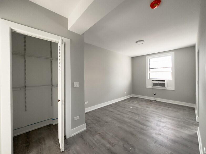 Building Photo - 508 W Belmont Ave