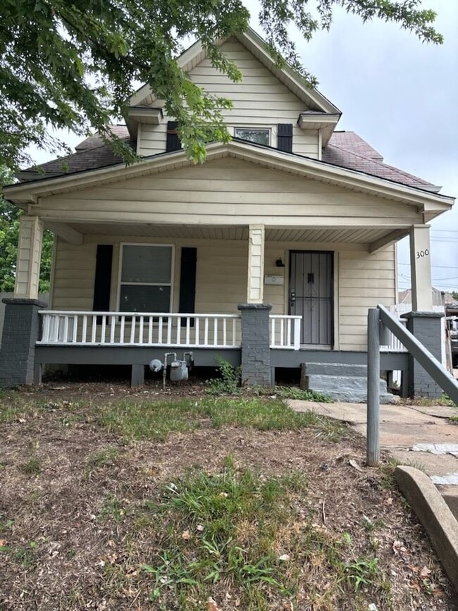 Primary Photo - 300 N 16 St