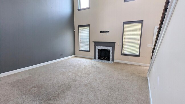 Building Photo - 718 Erika Ln