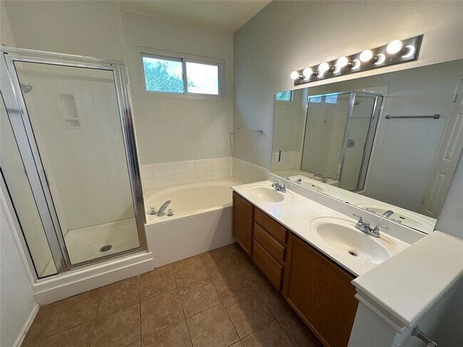 Building Photo - 1603 Azalea Dr