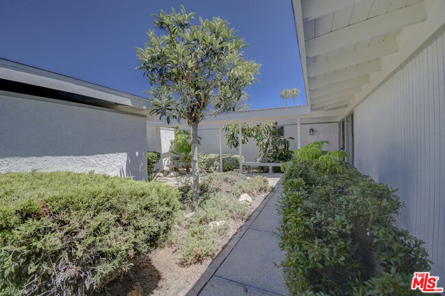Building Photo - 5452 Rockledge Dr