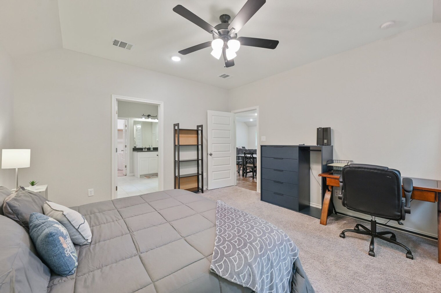 Building Photo - 3824 Springfield Dr