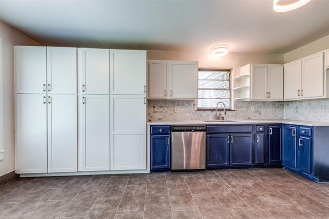 Building Photo - Classic Charm. Modern Comfort. Prime Location.