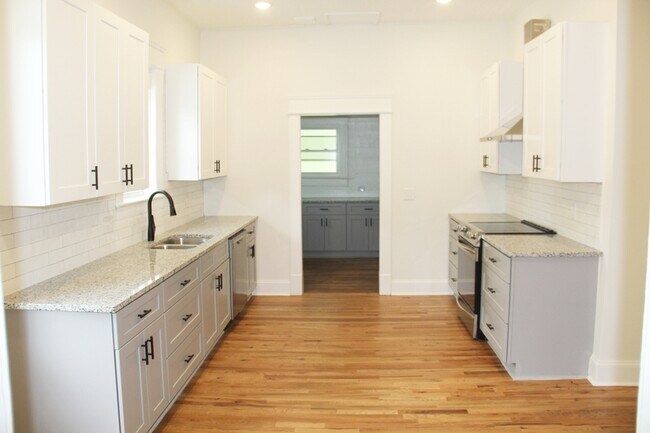 Building Photo - 208 N Guthrie Ave