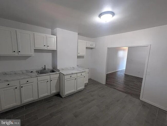 Building Photo - 430 S Smallwood St