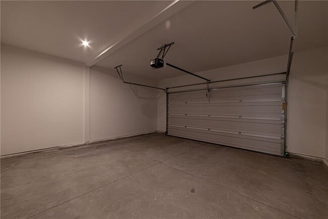 Building Photo - 212 Birchwood Row