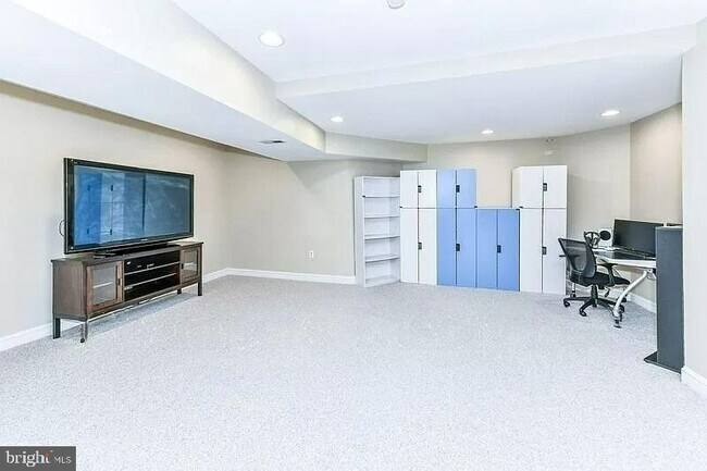 Building Photo - 1088 Safa St