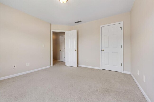 Building Photo - 3852 Roxfield Dr NE
