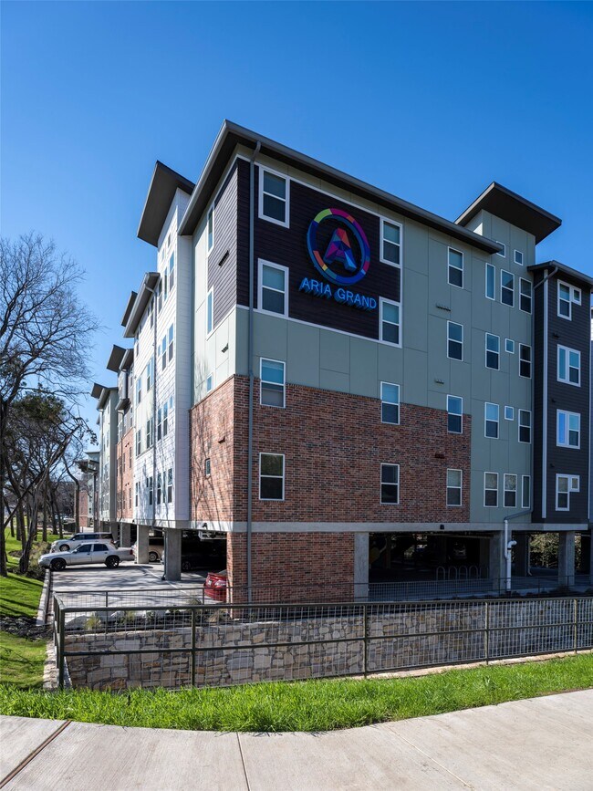 Building Photo - 1800 S I-35 Frontage Rd
