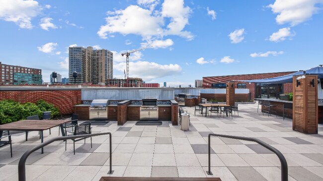 Building Photo - 675 Monmouth St