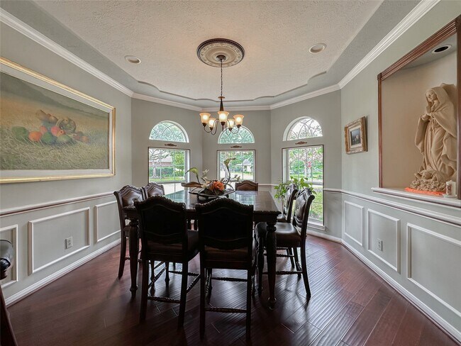 Building Photo - 9402 Brentwood Lakes Cir