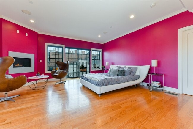 Building Photo - 350 W Broadway