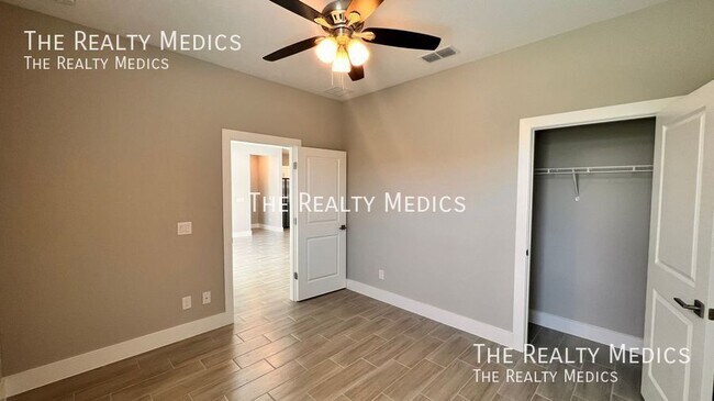Building Photo - 265 Hyacinth Ct